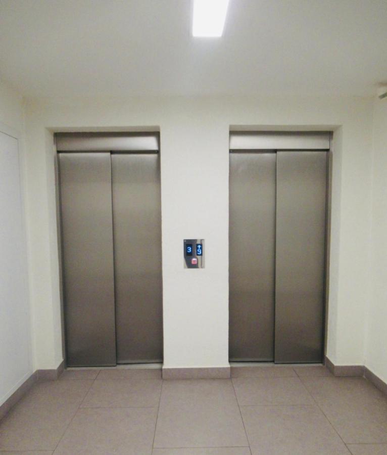 Moderan Apartman I Sigurna Besplatna Garaza